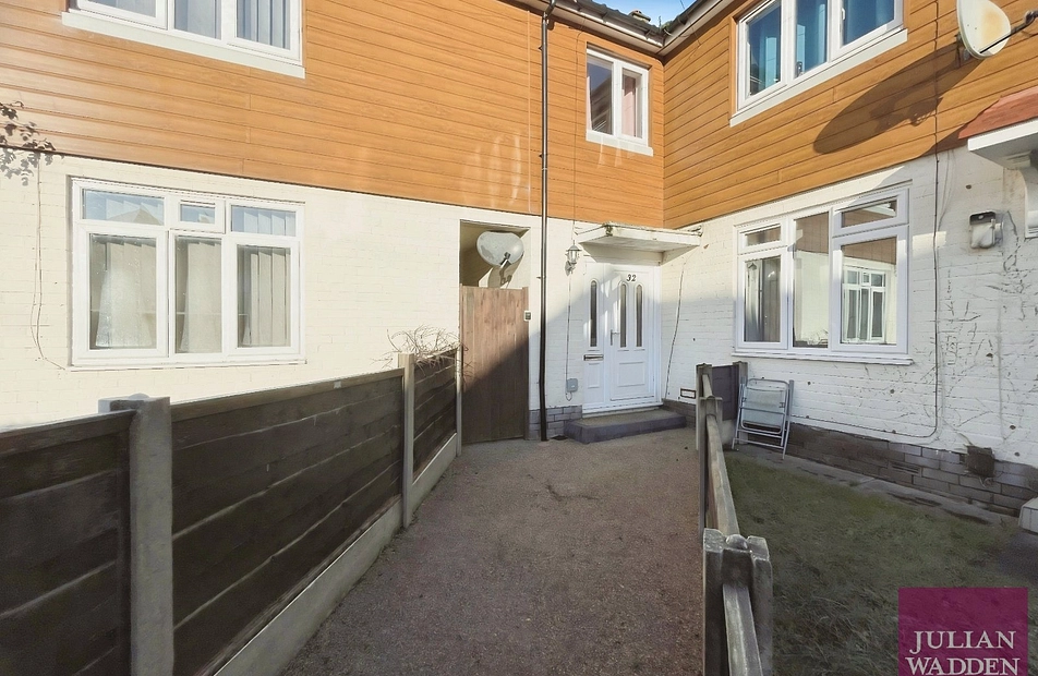 Woodgate Close, Bredbury, Stockport, SK6 - Julian Wadden