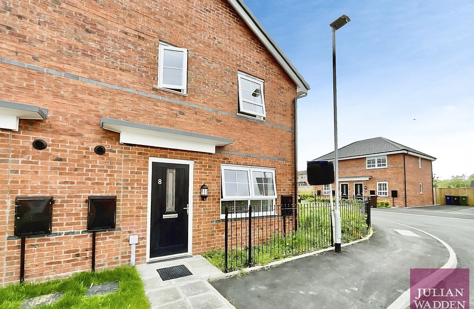 Pinfold Crescent, Hyde, Greater Manchester, SK14 - Julian Wadden