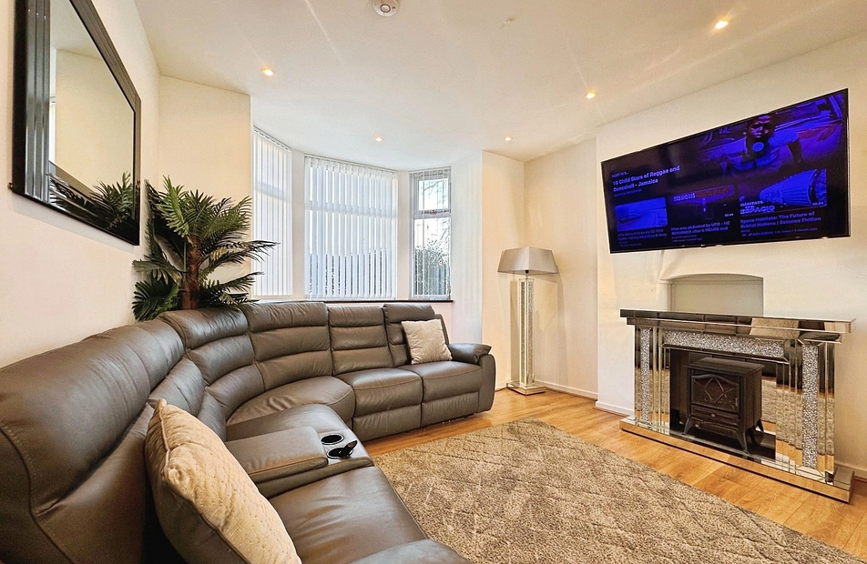Hathersage Road, Manchester, Greater Manchester, M13 - Julian Wadden