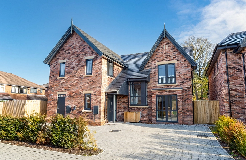 Further Hey Grove, Woodley, Stockport, Greater Manchester, SK6 - Julian Wadden
