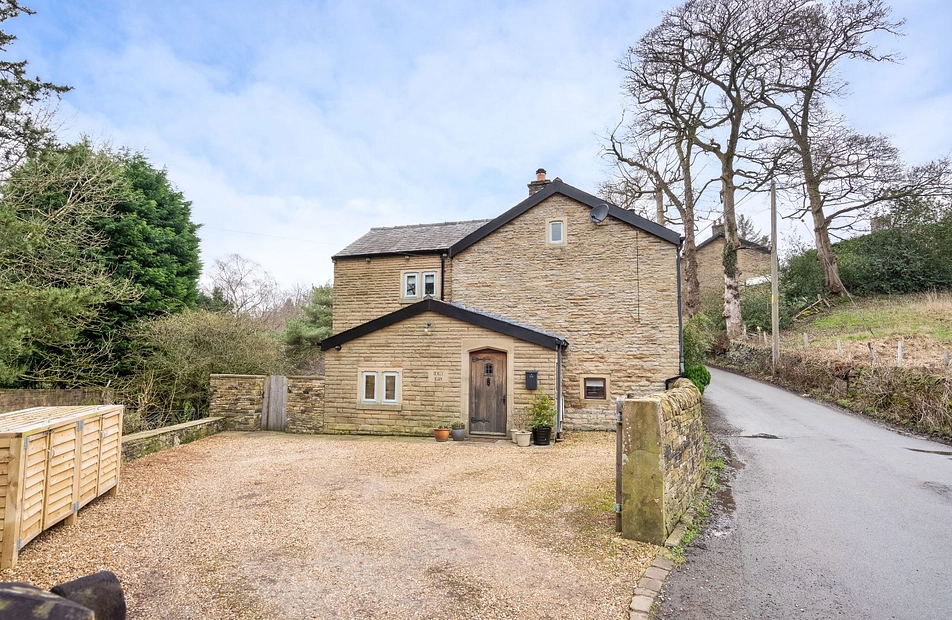 Hollywood Road, Mellor, Stockport, Greater Manchester, SK6 - Julian Wadden