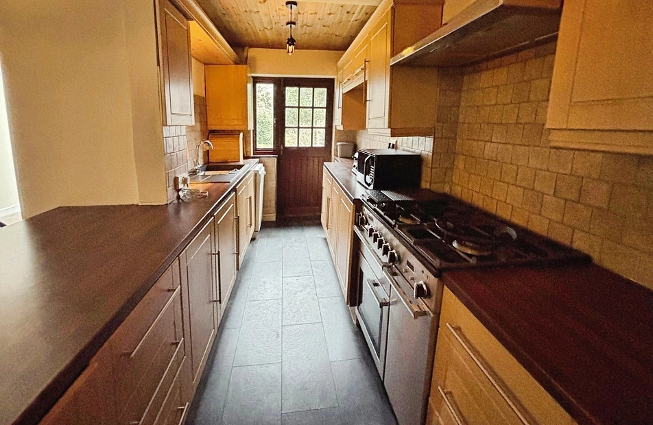Parrs Wood Road, East Didsbury, Manchester, M20 - Julian Wadden