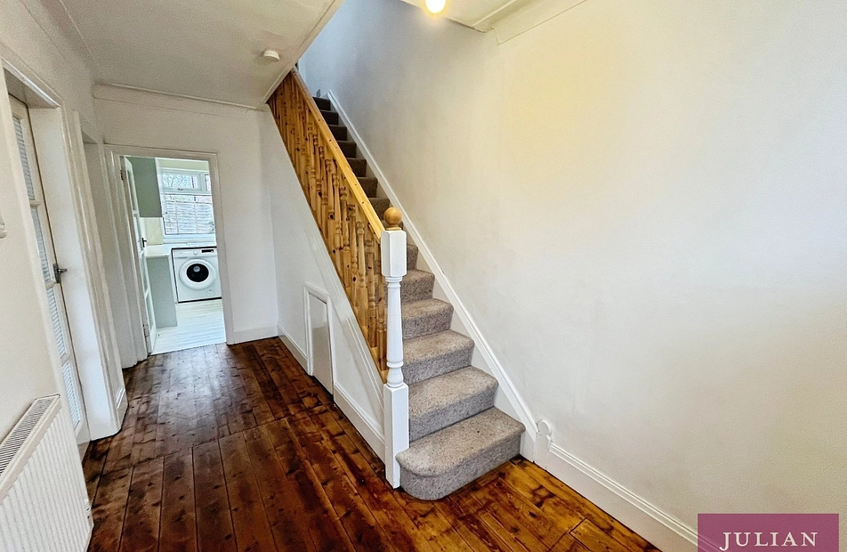 Austin Drive, Didsbury, Manchester, M20 - Julian Wadden