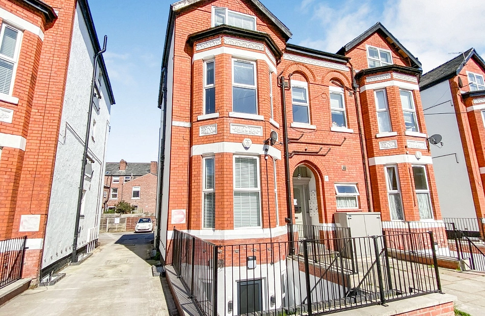 Central Road, West Didsbury, Manchester, M20 - Julian Wadden