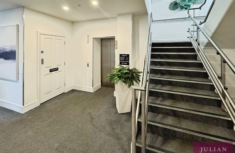 Bempton Drive, Didsbury, Manchester, M20 - Julian Wadden