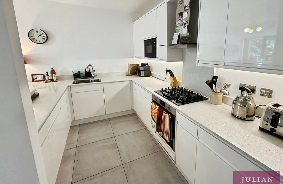 Bempton Drive, Didsbury, Manchester, M20 - Julian Wadden