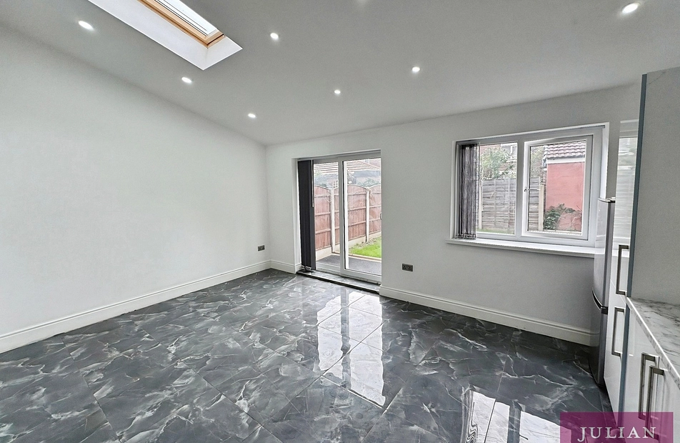 Delacourt Road, Fallowfield, Manchester, M14 - Julian Wadden