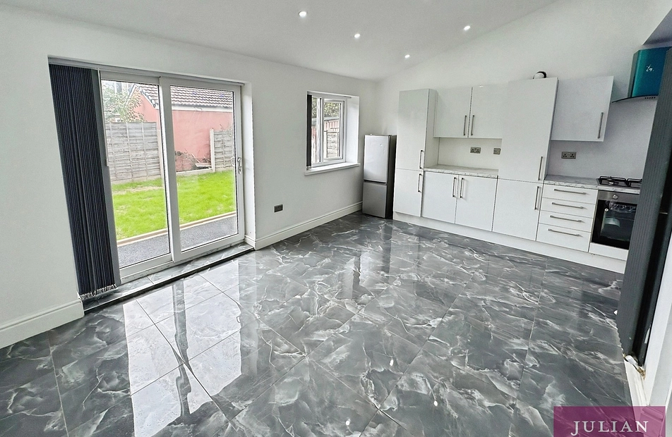 Delacourt Road, Fallowfield, Manchester, M14 - Julian Wadden