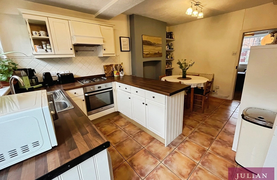 Davenfield Grove, Didsbury Village, Manchester, M20 - Julian Wadden