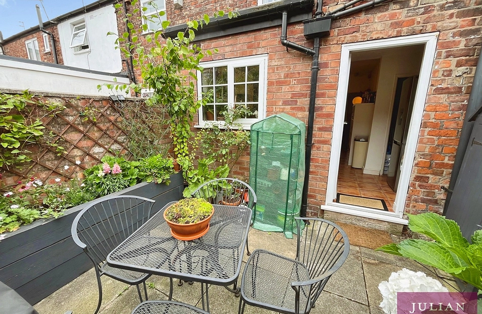 Davenfield Grove, Didsbury Village, Manchester, M20 - Julian Wadden