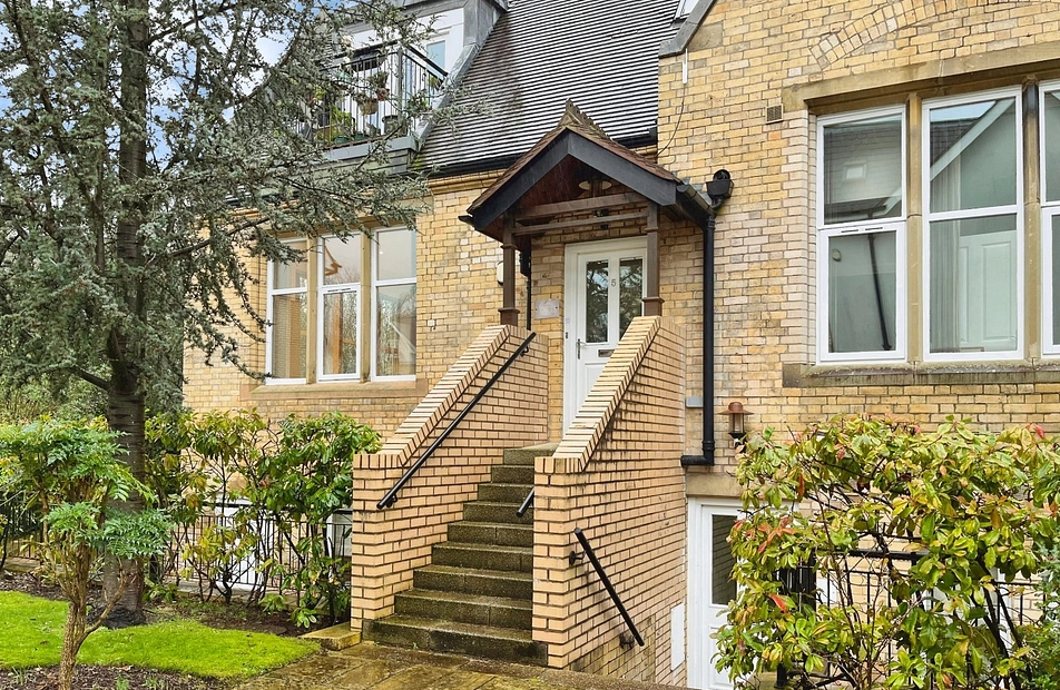 Dundreggan Gardens, Didsbury, Manchester, M20 - Julian Wadden
