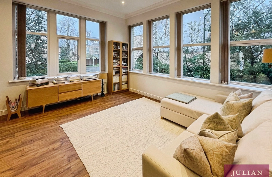 Dundreggan Gardens, Didsbury, Manchester, M20 - Julian Wadden