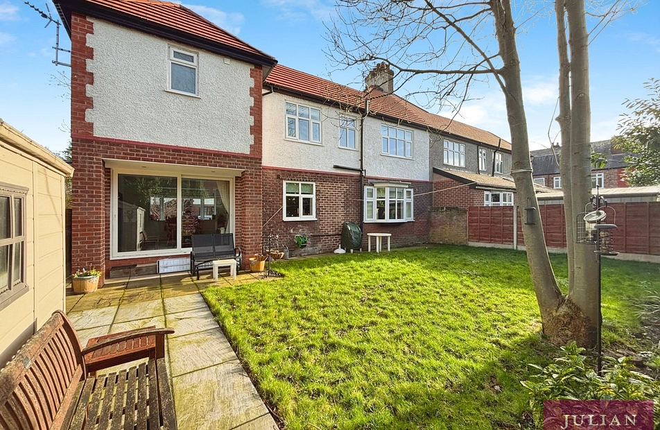 Parrs Wood Avenue, Didsbury, Manchester, M20 - Julian Wadden