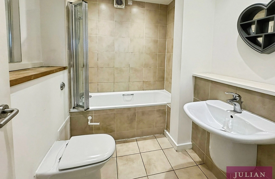 Barlow Moor Road, Chorlton, Manchester, M21 - Julian Wadden