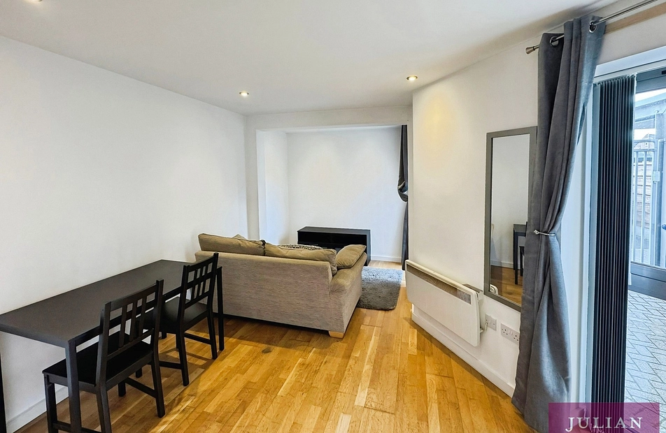 Barlow Moor Road, Chorlton, Manchester, M21 - Julian Wadden