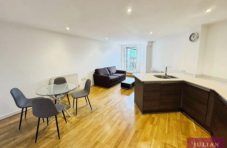 Barlow Moor Road, Chorlton, Manchester, M21 - Julian Wadden