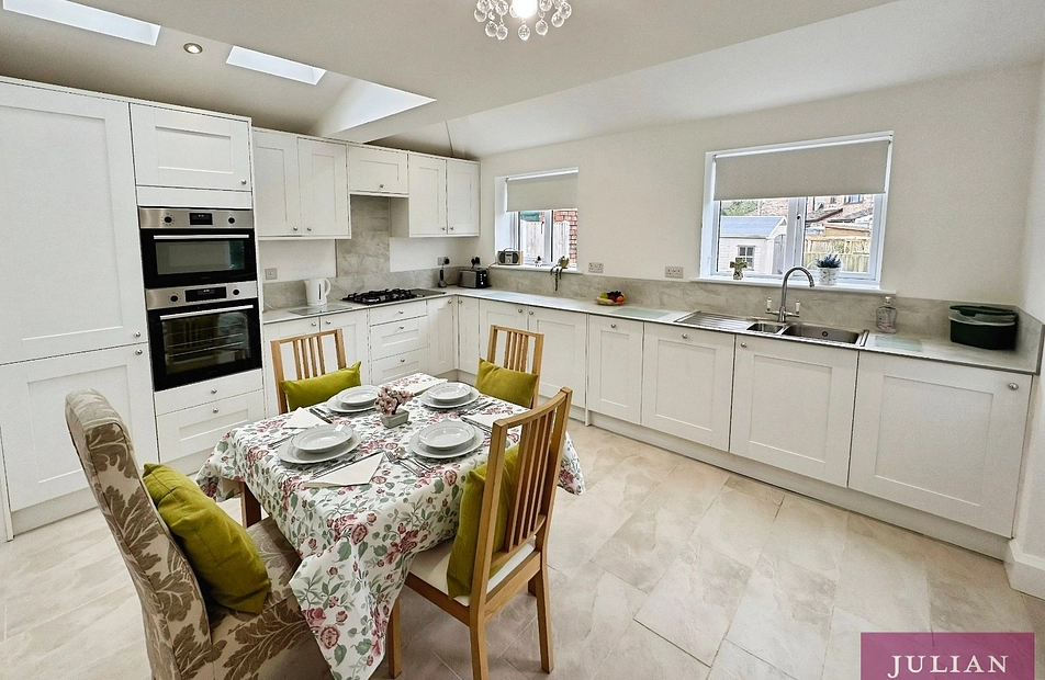 Queensway, East Didsbury, Manchester, M19 - Julian Wadden