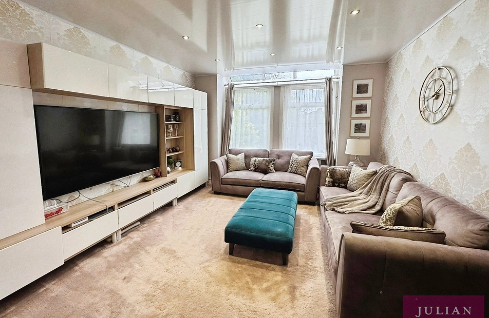 Lindsay Road, Burnage, Manchester, M19 - Julian Wadden