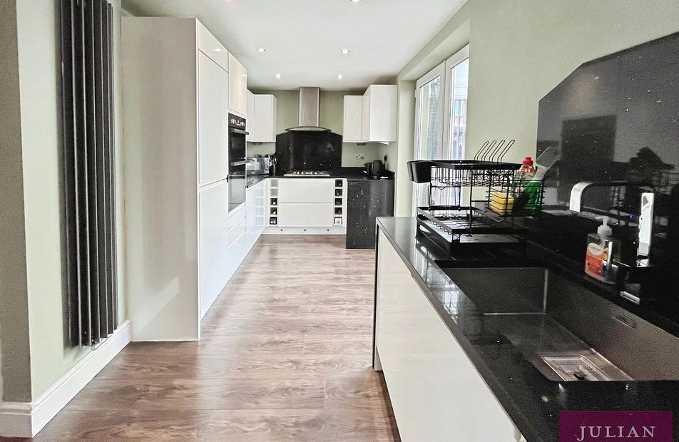 Leafield Avenue, Didsbury, Manchester, M20 - Julian Wadden
