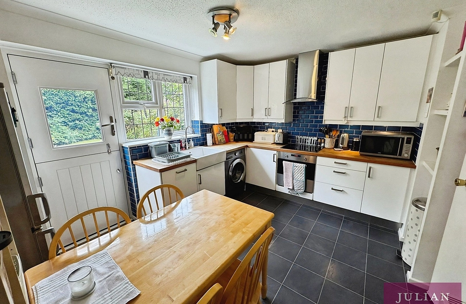 Uppermill Drive, Burnage, Manchester, M19 - Julian Wadden