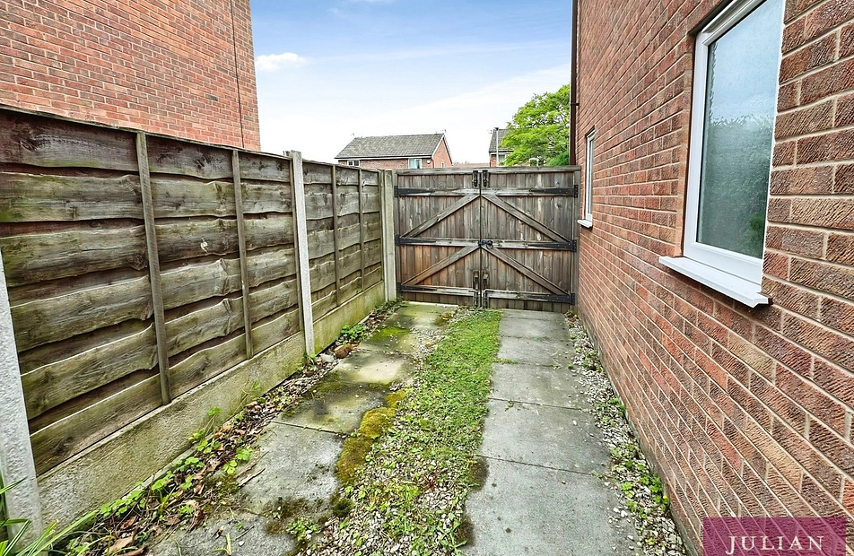 Uppermill Drive, Burnage, Manchester, M19 - Julian Wadden