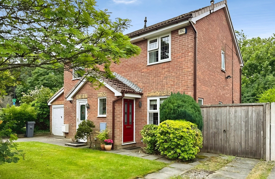 Uppermill Drive, Burnage, Manchester, M19 - Julian Wadden