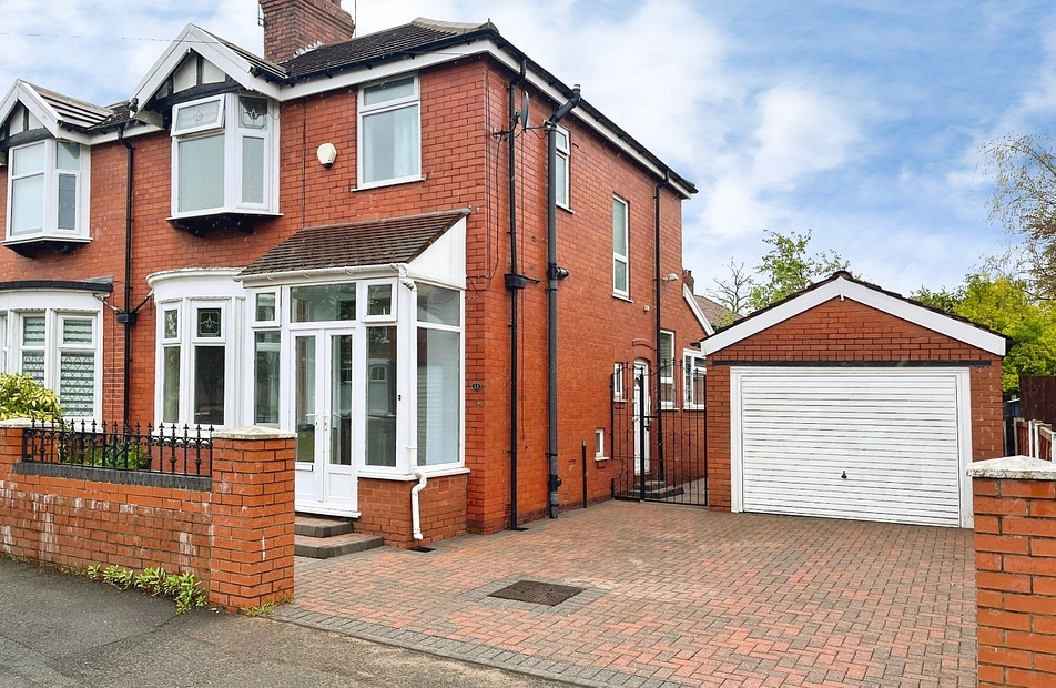 Lindsay Road, Burnage, Manchester, M19 - Julian Wadden