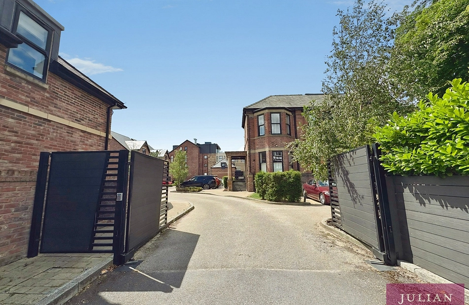 Barlow Moor Road, Didsbury, Manchester, M20 - Julian Wadden