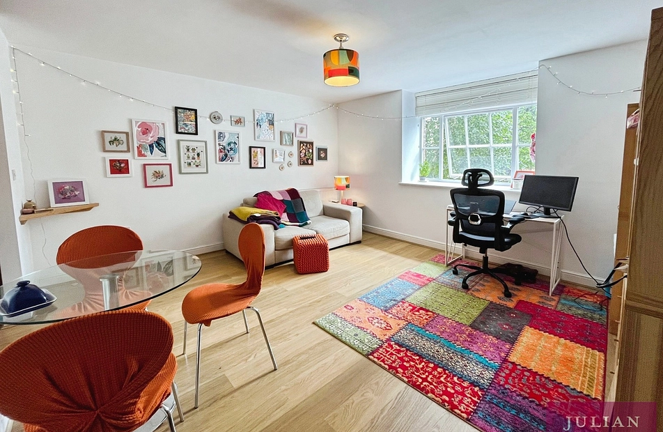 Houseman Crescent, West Didsbury, Greater Manchester, M20 - Julian Wadden