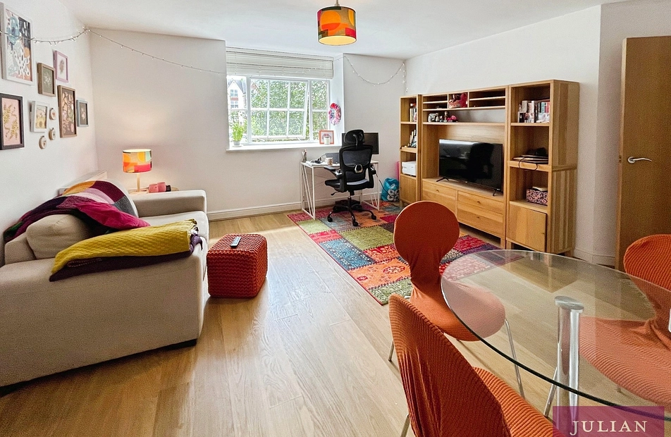 Houseman Crescent, West Didsbury, Greater Manchester, M20 - Julian Wadden