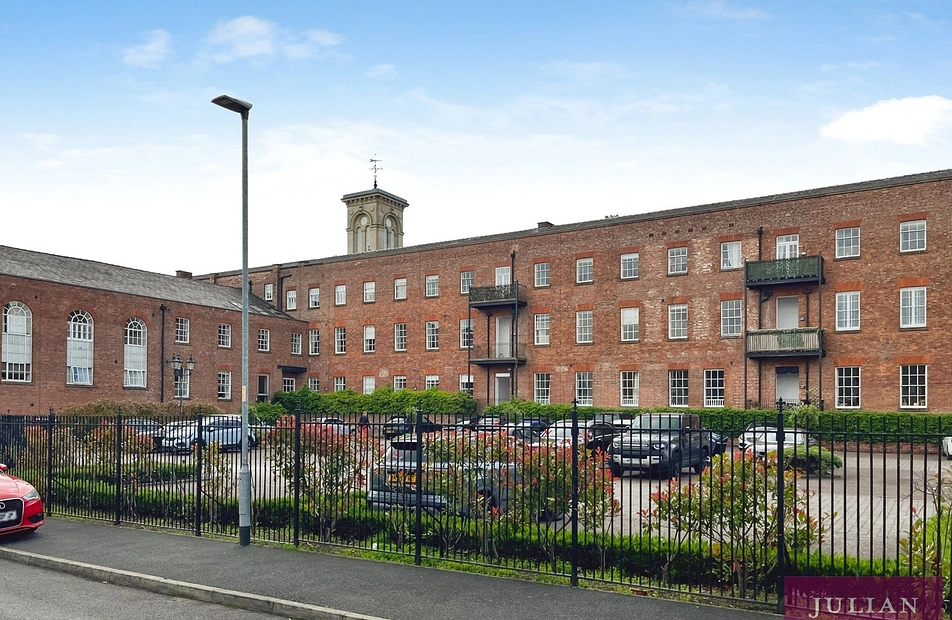 Houseman Crescent, West Didsbury, Greater Manchester, M20 - Julian Wadden