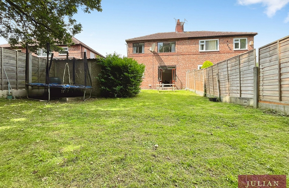 Austin Drive, Didsbury, Manchester, M20 - Julian Wadden