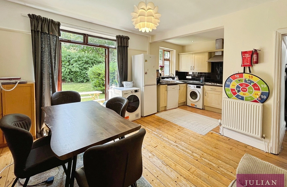 Austin Drive, Didsbury, Manchester, M20 - Julian Wadden