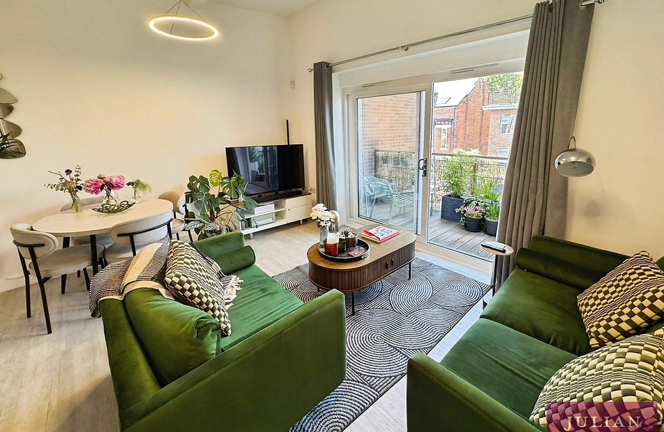 Central Road, West Didsbury, Manchester, M20 - Julian Wadden