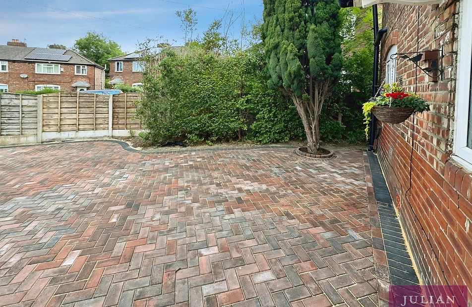 Moorcroft Drive, Burnage, Manchester, M19 - Julian Wadden