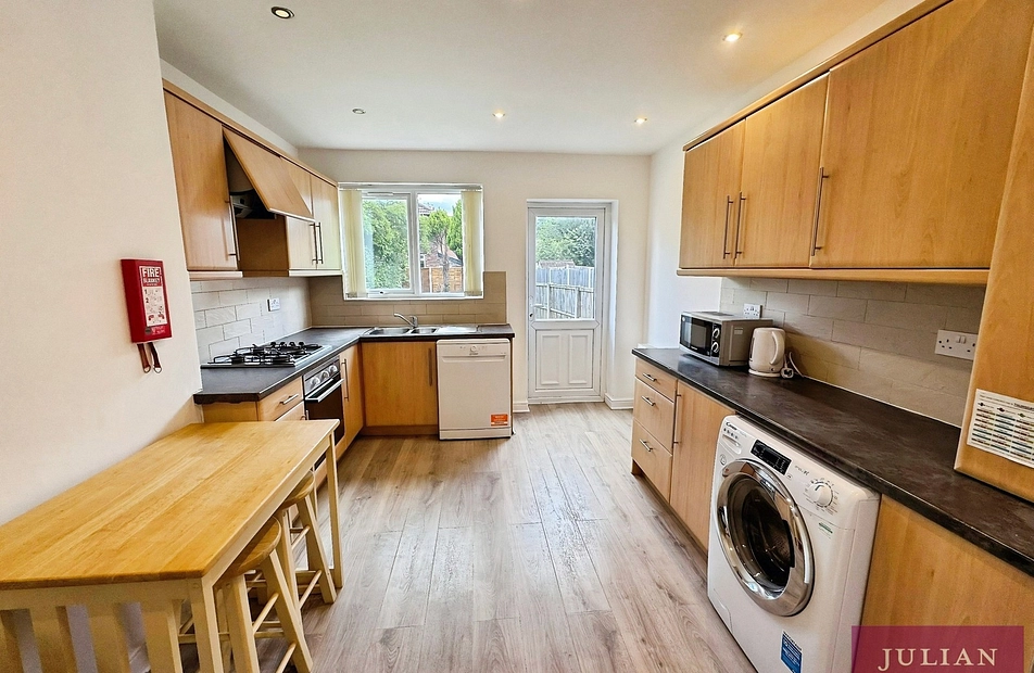 Yew Tree Road, Fallowfield, Manchester, M14 - Julian Wadden