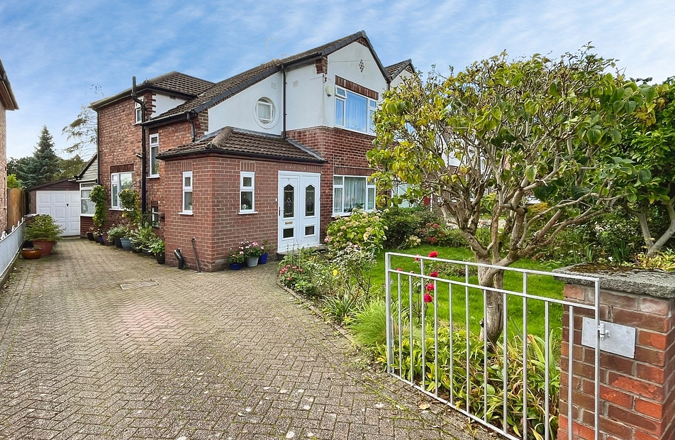 Harefield Drive, Didsbury, Manchester, M20 - Julian Wadden