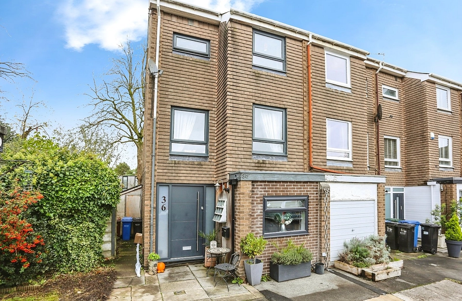 Mauldeth Close, Heaton Mersey, Stockport, SK4 - Julian Wadden