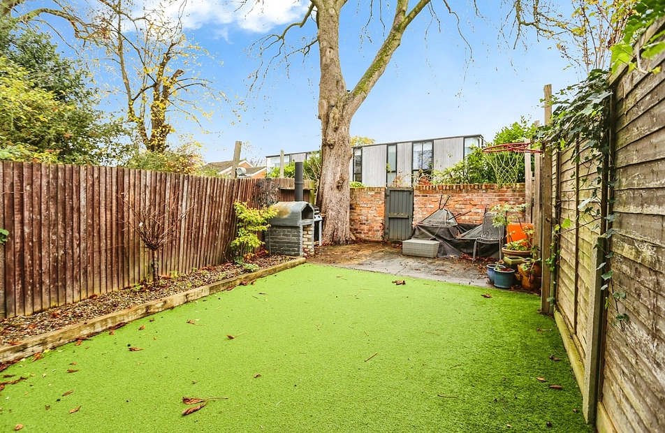 Mauldeth Close, Heaton Mersey, Stockport, SK4 - Julian Wadden