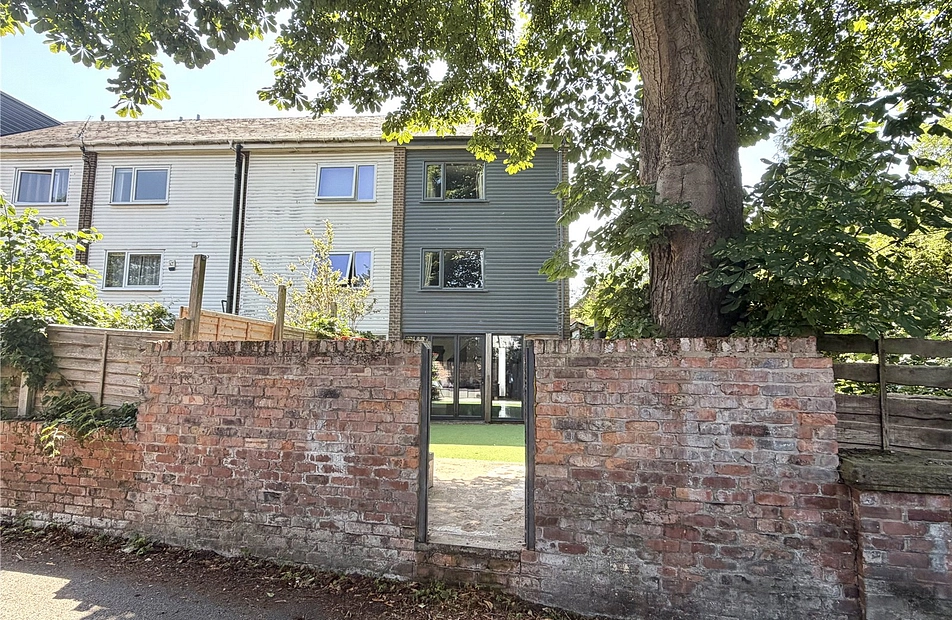 Mauldeth Close, Heaton Mersey, Stockport, SK4 - Julian Wadden