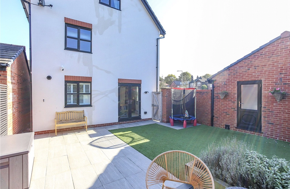Harrow Drive, Heaton Moor, Stockport, SK4 - Julian Wadden