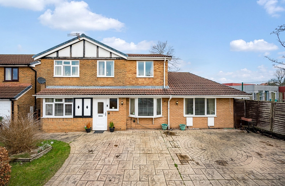 Harmsworth Drive, Heaton Moor, Stockport, SK4 - Julian Wadden