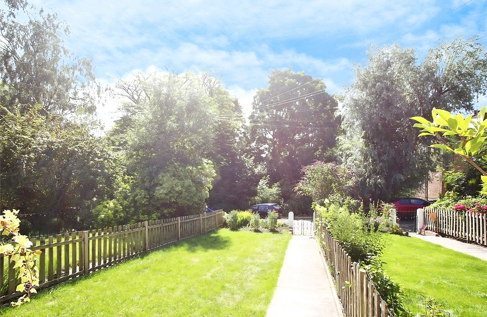 Vale Close, Heaton Mersey, Stockport, SK4 - Julian Wadden