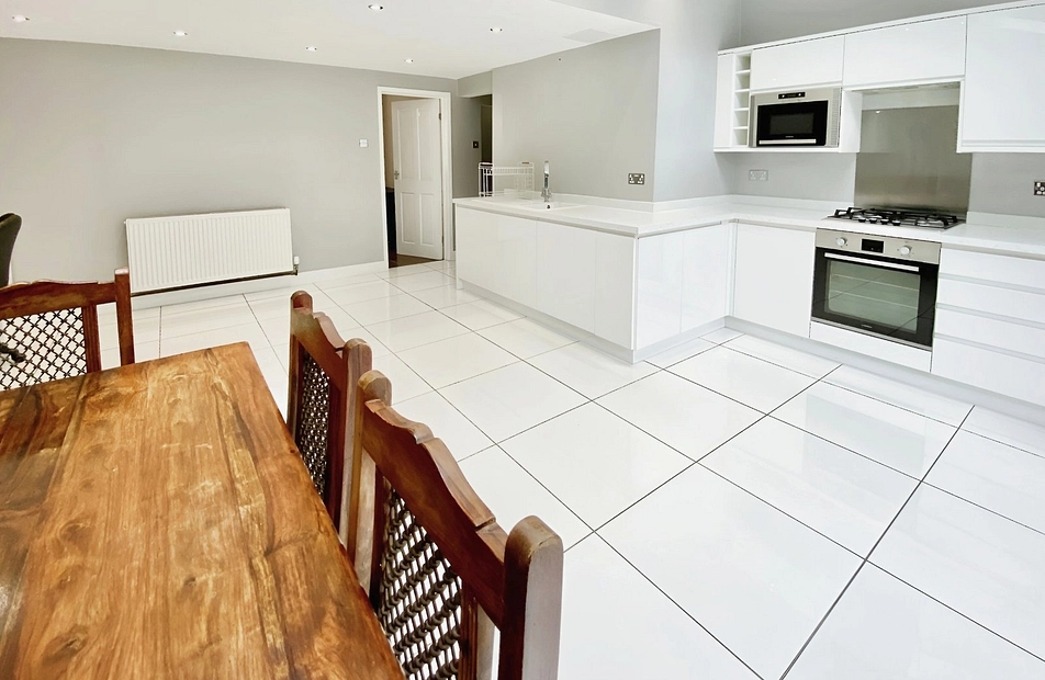 Parrs Wood Road, Didsbury, Manchester, M20 - Julian Wadden