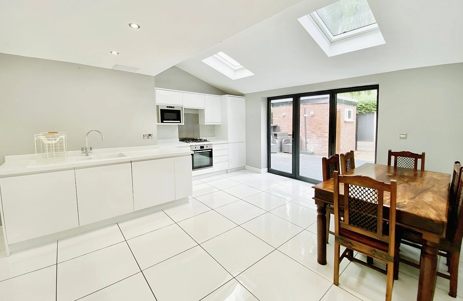 Parrs Wood Road, Didsbury, Manchester, M20 - Julian Wadden