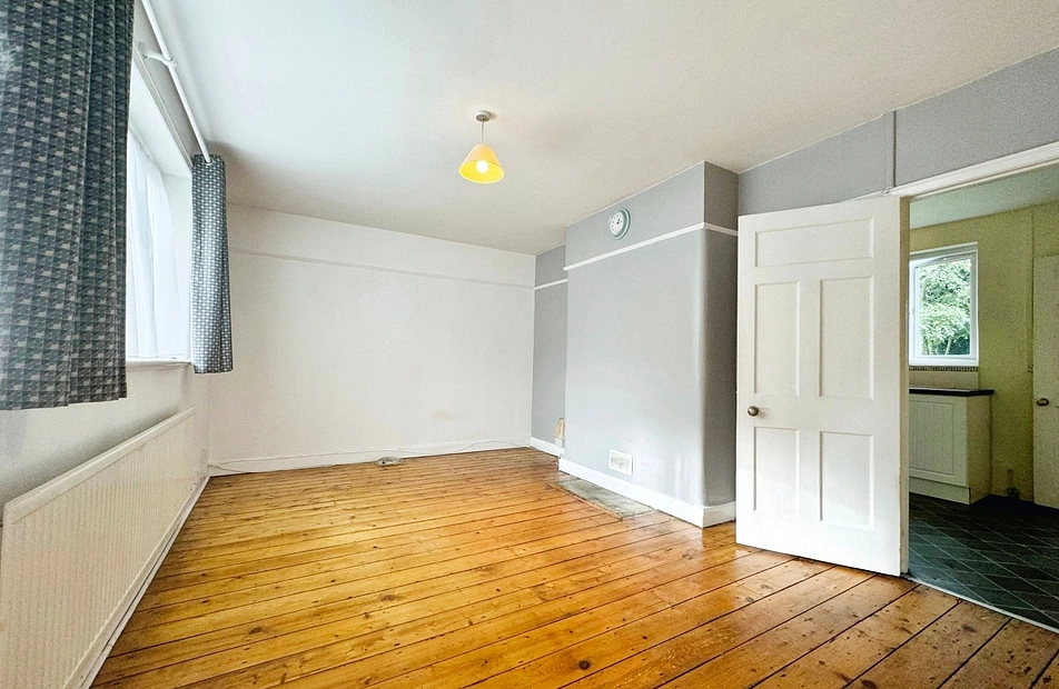 Holmside Gardens, Burnage, Manchester, M19 - Julian Wadden