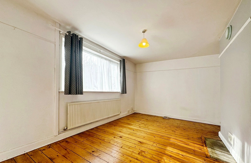 Holmside Gardens, Burnage, Manchester, M19 - Julian Wadden