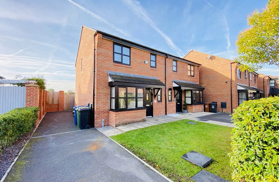 Harrow Drive, Heaton Moor, Stockport, SK4 - Julian Wadden