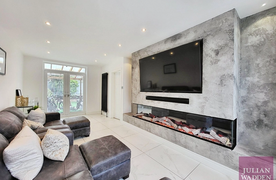 Granada Road, Denton, Manchester, M34 - Julian Wadden