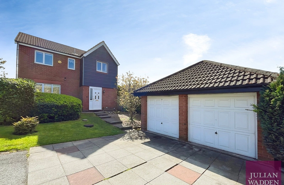 Calderbrook Drive, Cheadle Hulme, Cheadle, SK8 - Julian Wadden